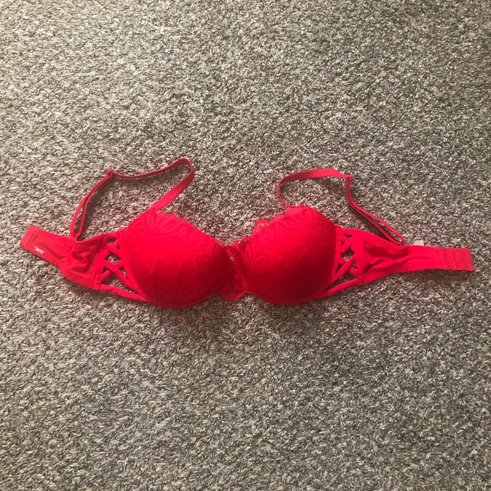 PINK Victoria’s Secret date push-up bra